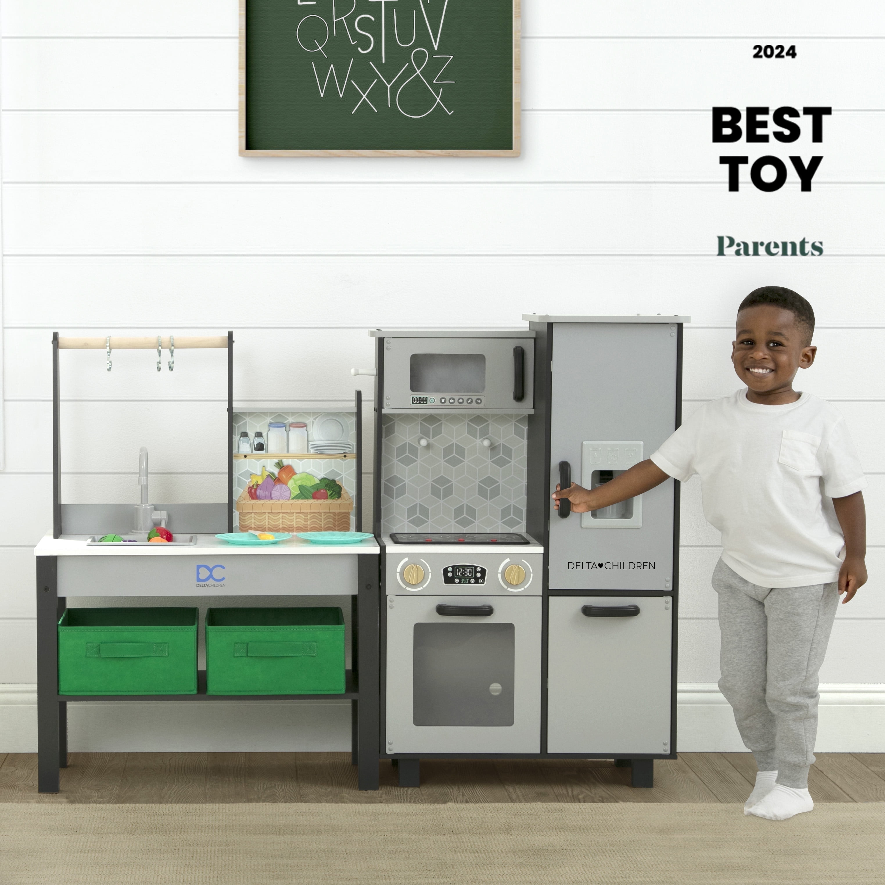 Delta Children Gourmet All-in-One Corner Play Kitchen - Toy Kitchen Playset with Safe & Heatless Stove with Lights, Oven, Sink, Fridge/Freezer with Ice Maker and 20 Accessories, Natural/White Delta Children