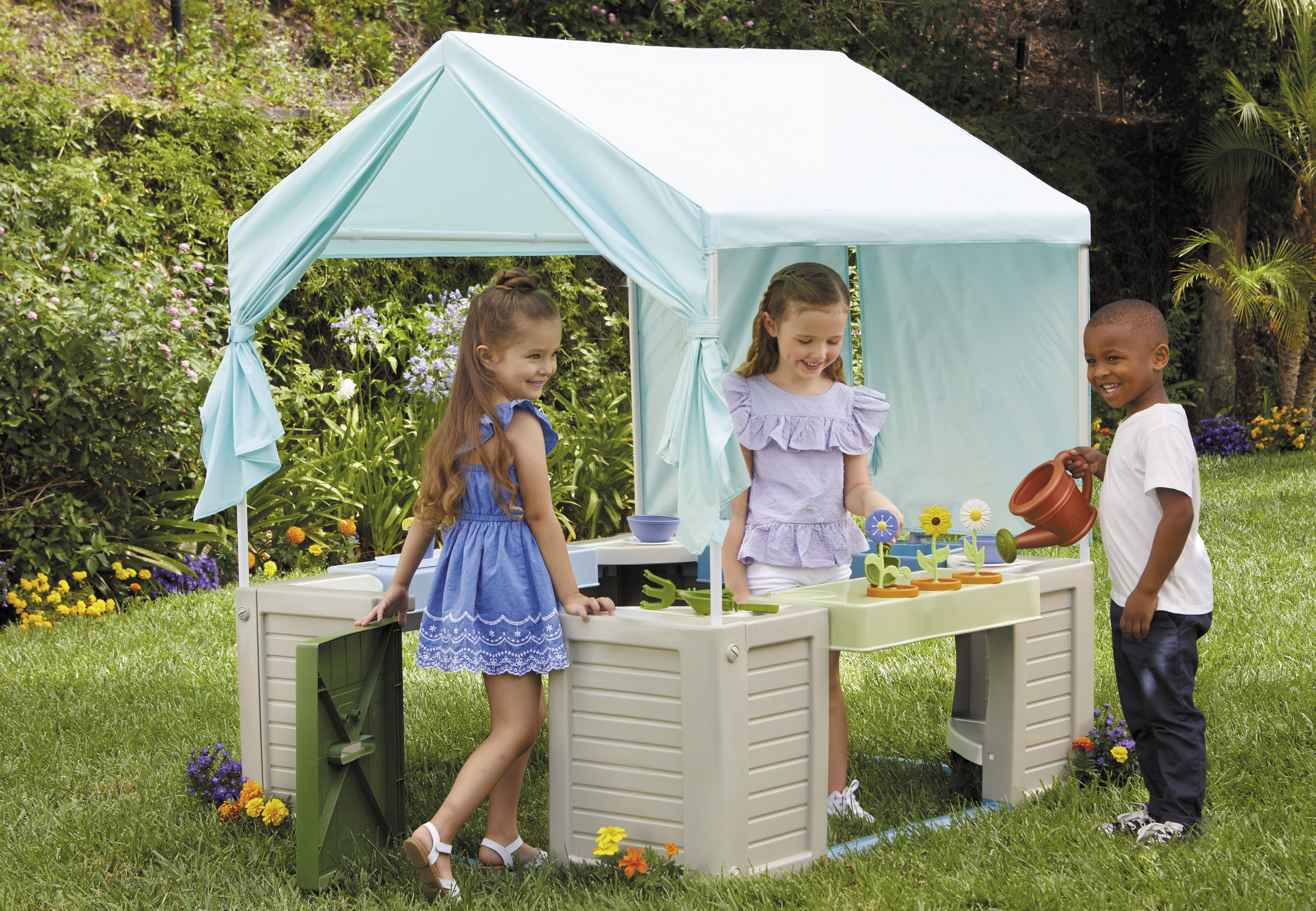 Little Tikes Backyard Bungalow Role-Play Playhouse with Kitchen, Garden, & Canopy Little Tikes