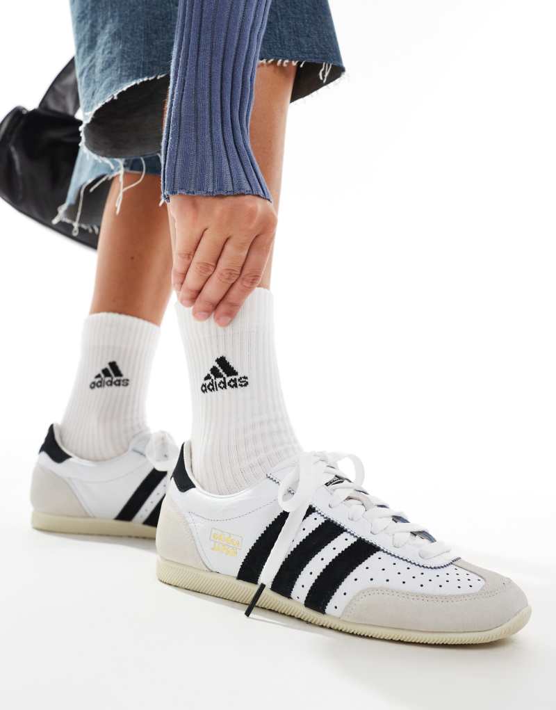 Женские Повседневные кроссовки Adidas Japan low в белом и черном Adidas