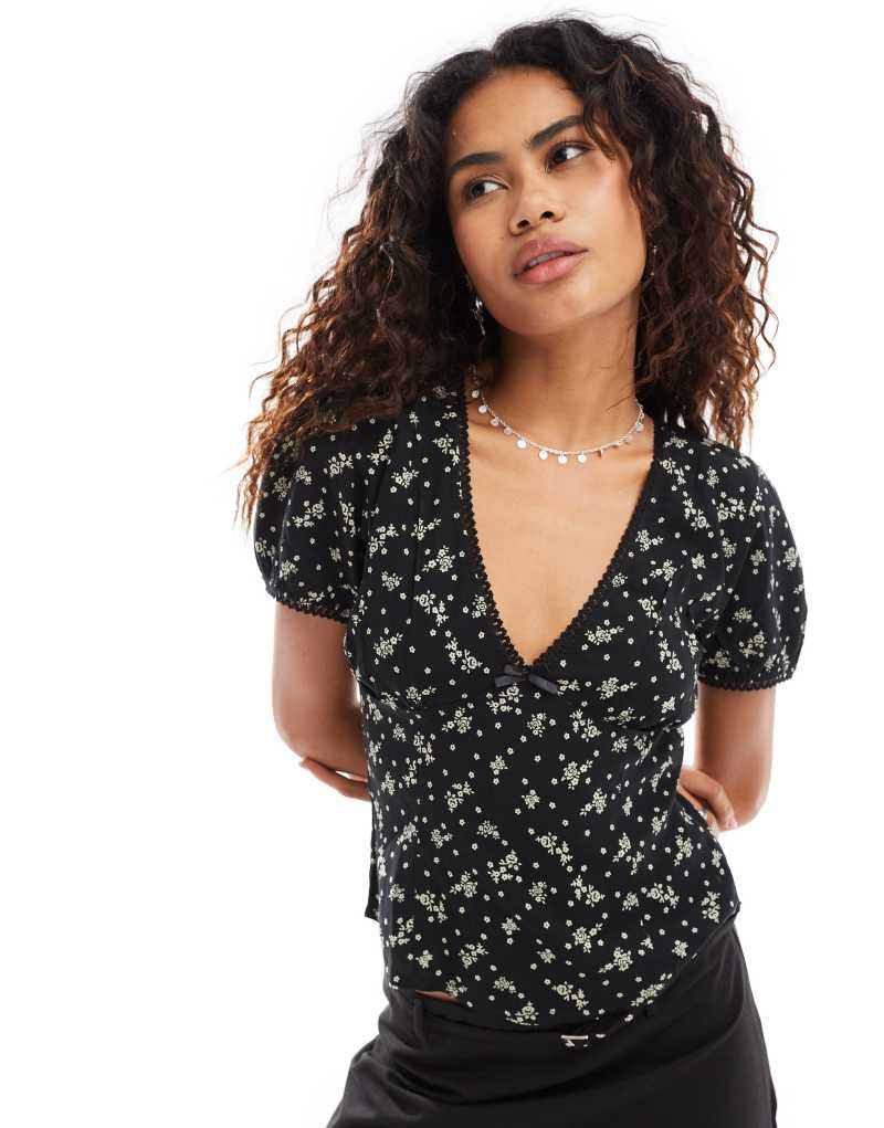 Motel elvita floral v-neck blouse in black Motel