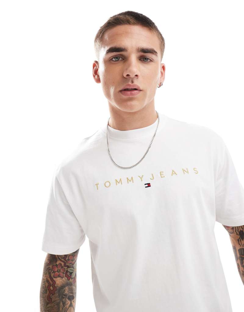 Мужская Футболка Tommy Jeans с золотым линейным логотипом в белом цвете Tommy Jeans