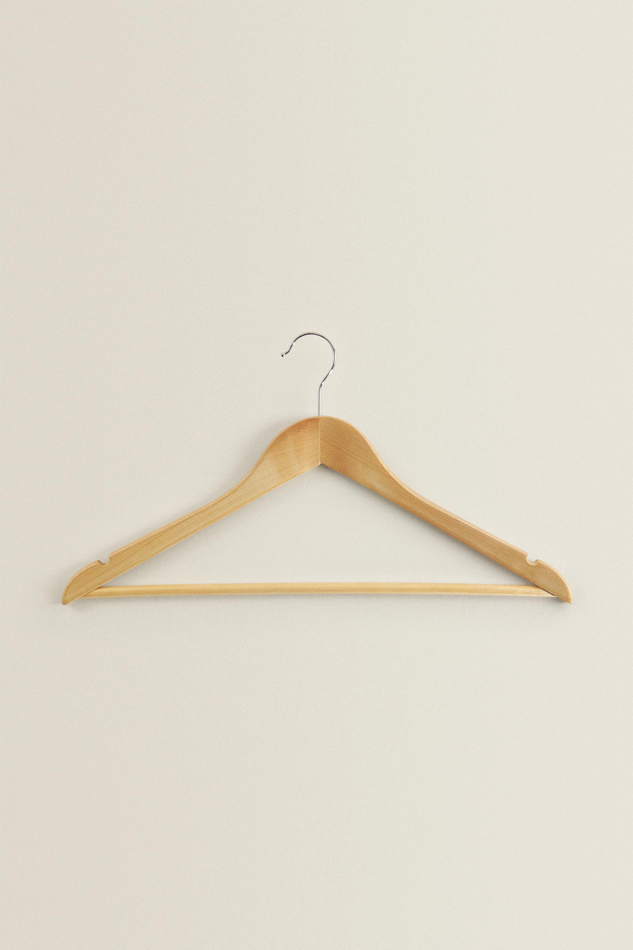 LACQUERED WOODEN HANGER (SET OF 3) Zara Home