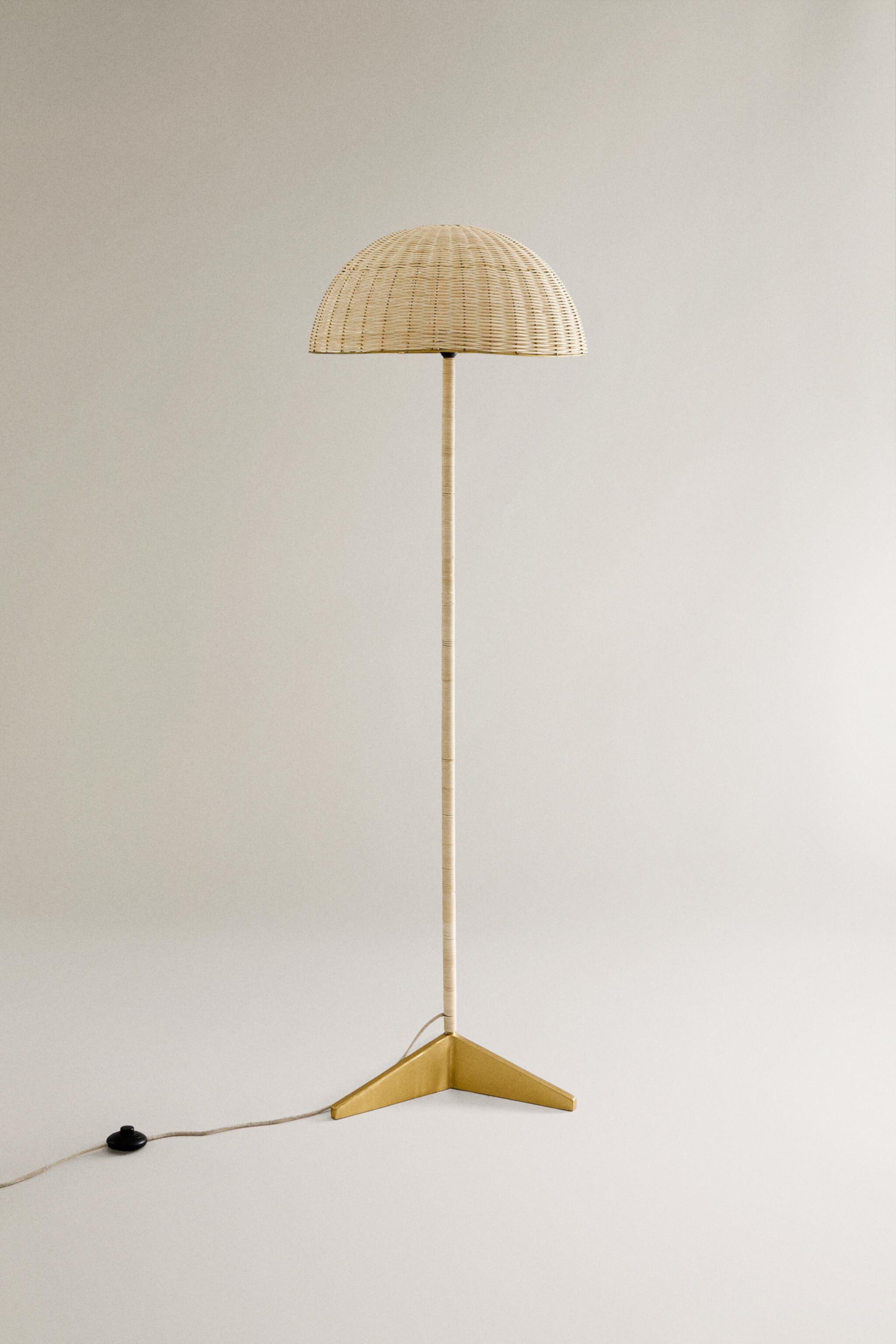 NANUSHKA RATTAN AND BRASS FLOOR LAMP Zara Home