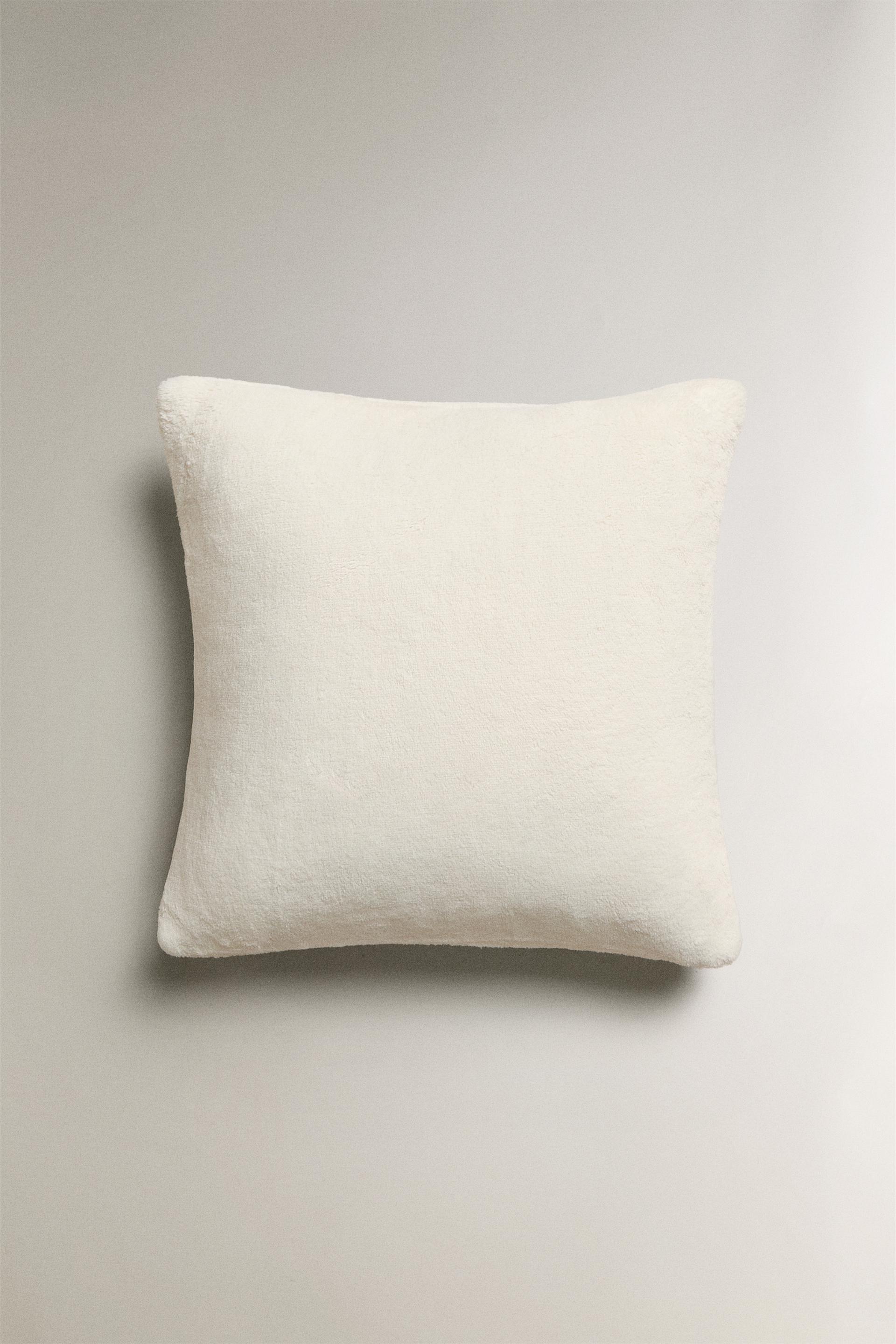 PLAIN FAUX FUR THROW PILLOW COVER Zara Home