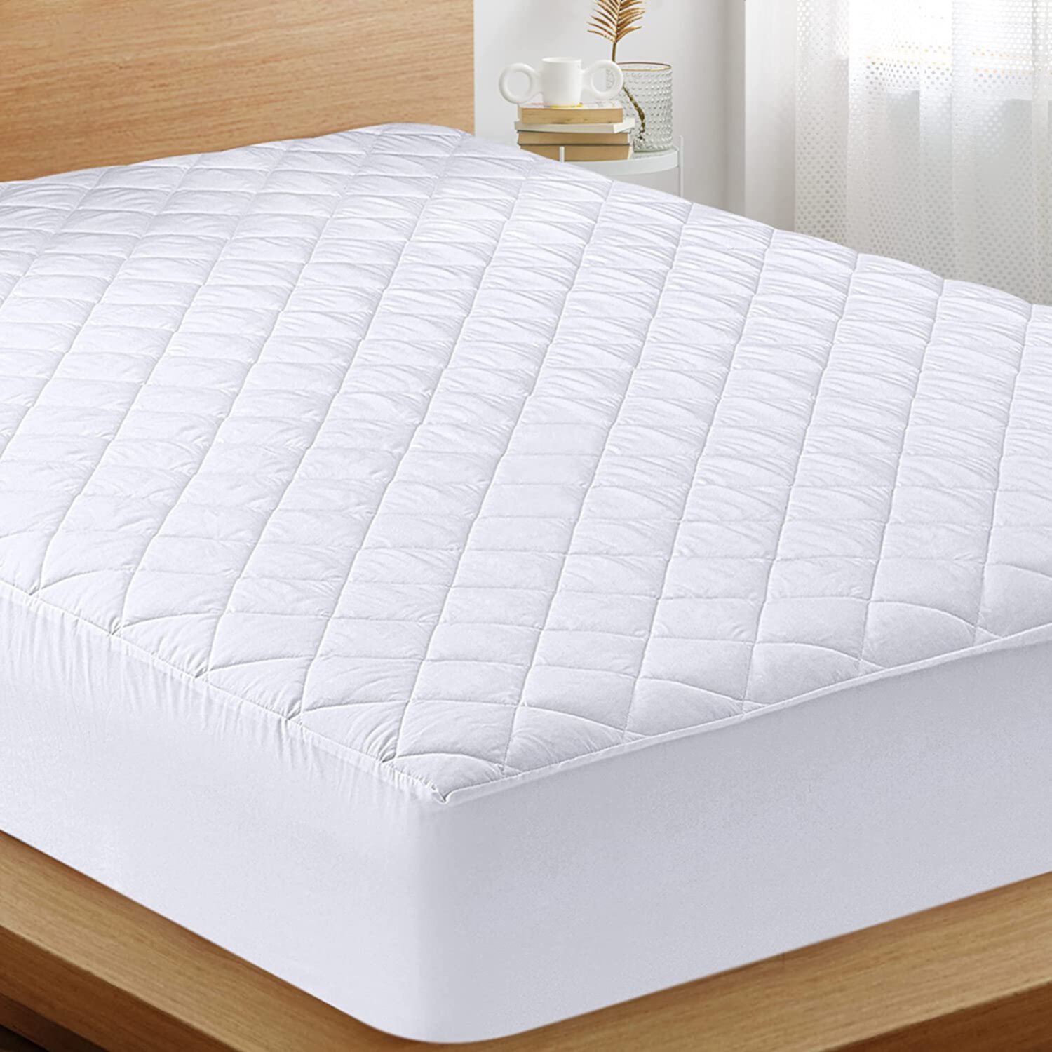 Utopia Bedding Quilted Fitted Mattress Pad (Twin) - Elastic Fitted Mattress Protector - Mattress Cover Stretches up to 16 Inches Deep - Machine Washable Mattress Topper Utopia Bedding