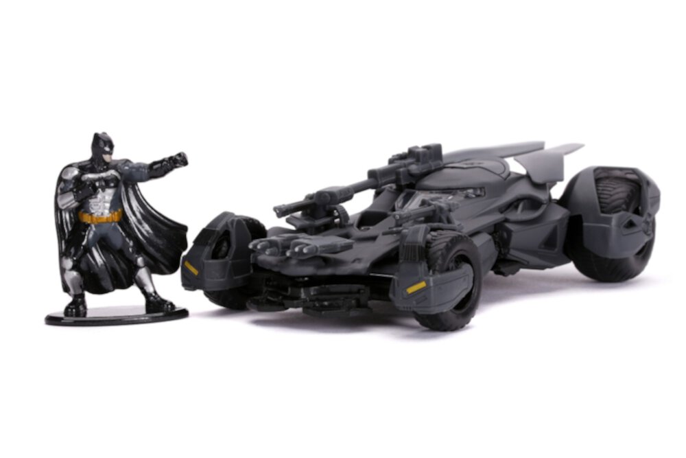 2017 Batmobile with Batman Figure, Justice League - Jada 31706/12 - 1/32 scale Diecast JADA TOYS