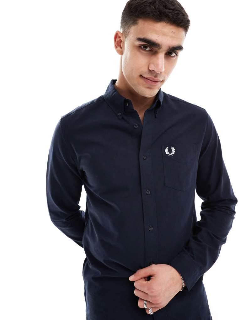 Синяя оксфордская рубашка Fred Perry с воротником под галстук и карманом Fred Perry