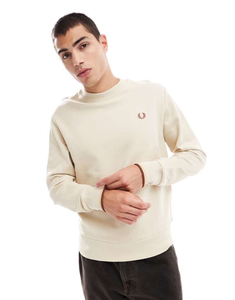 Свитшот из бежевого хлопка Fred Perry с вышитым логотипом и круглым вырезом Fred Perry