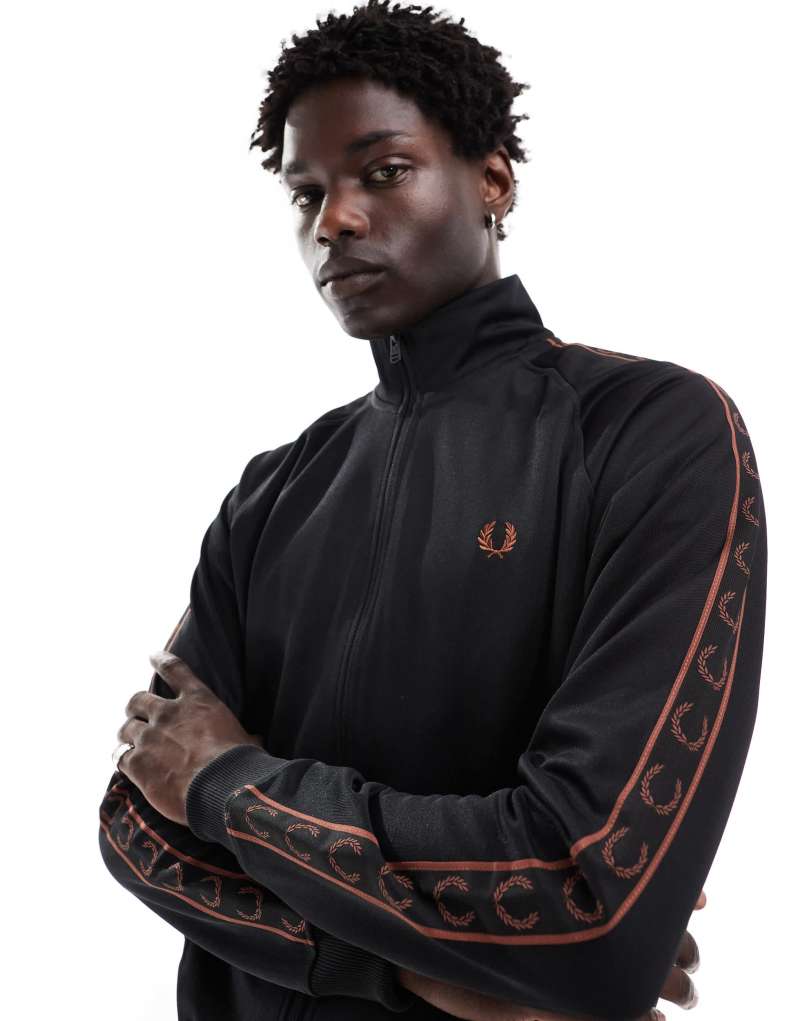 Черная куртка Fred Perry с контрастной отделкой и высоким воротником Fred Perry