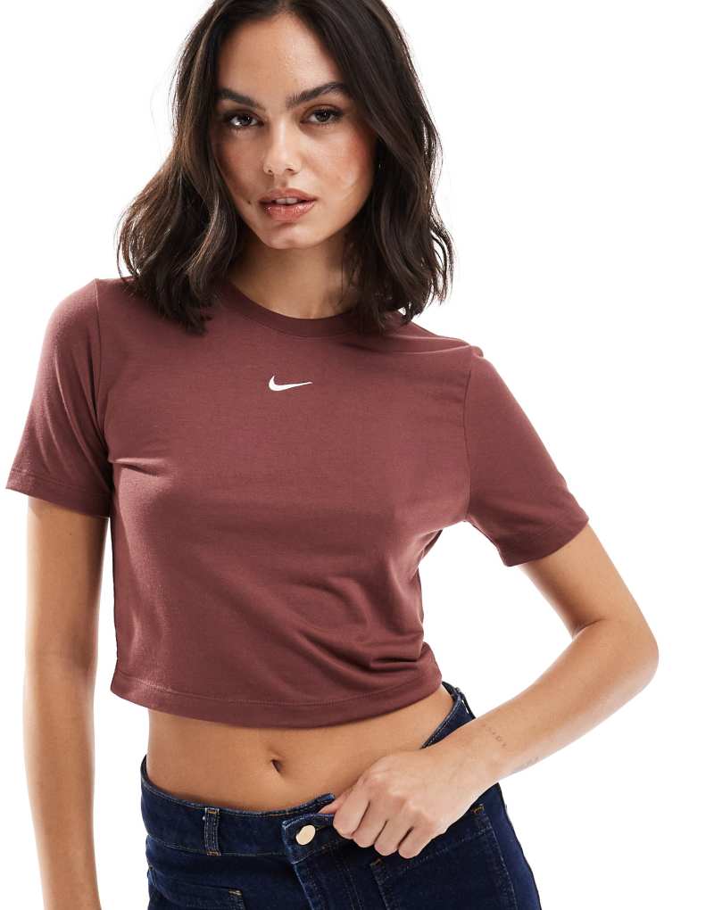 Женская Футболка Nike Essential Slim Cropped Nike