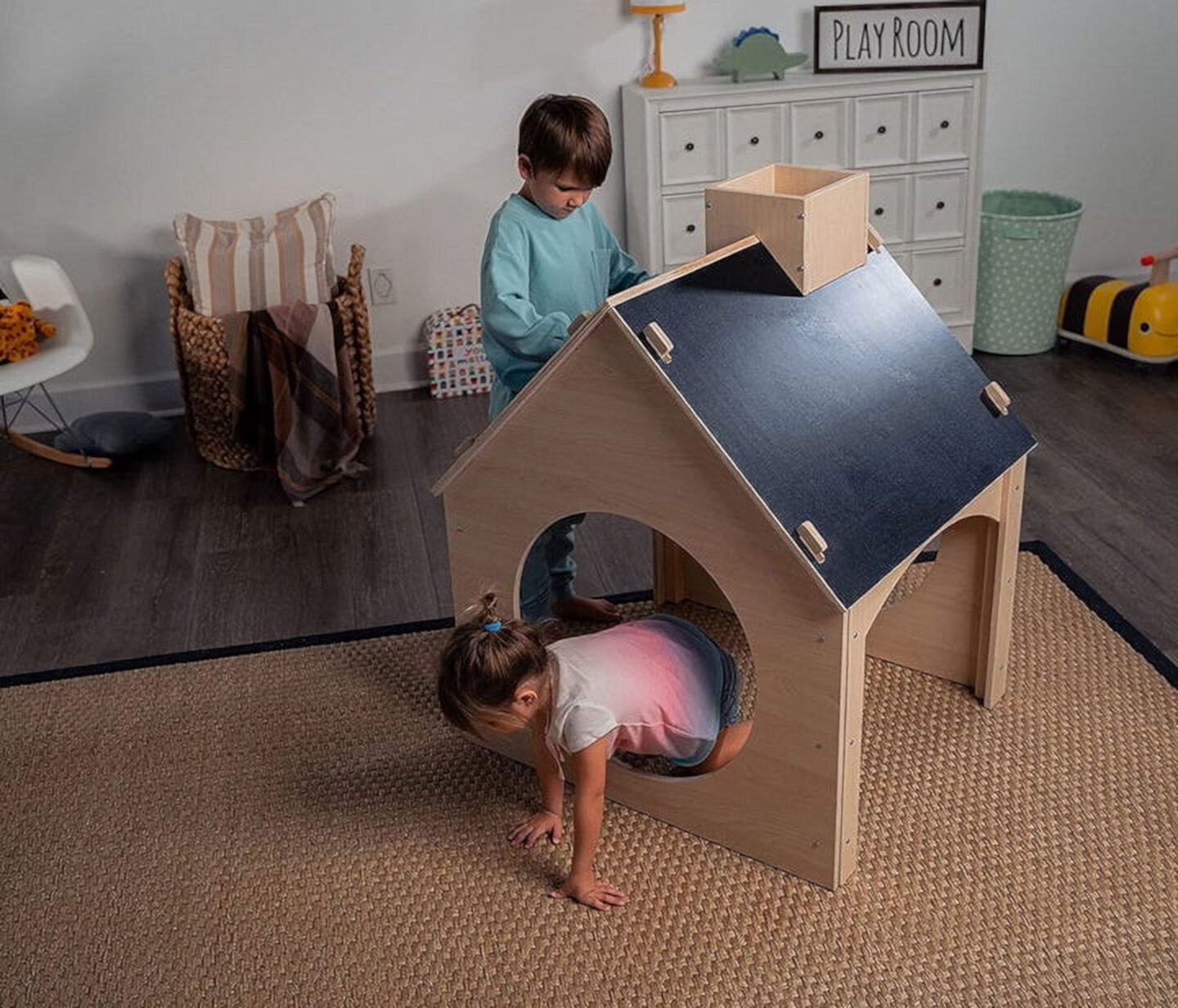 Evergreen- Children's Playhouse with Chalkboard Roof Avenlur