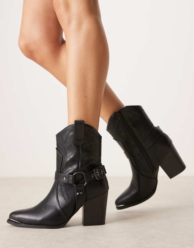 Glamorous western heeled ankle boots in black GLAMOROUS