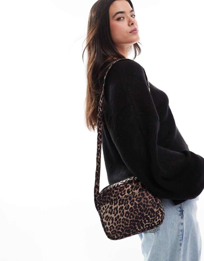 ONLY cross body bag in leopard print ONLY