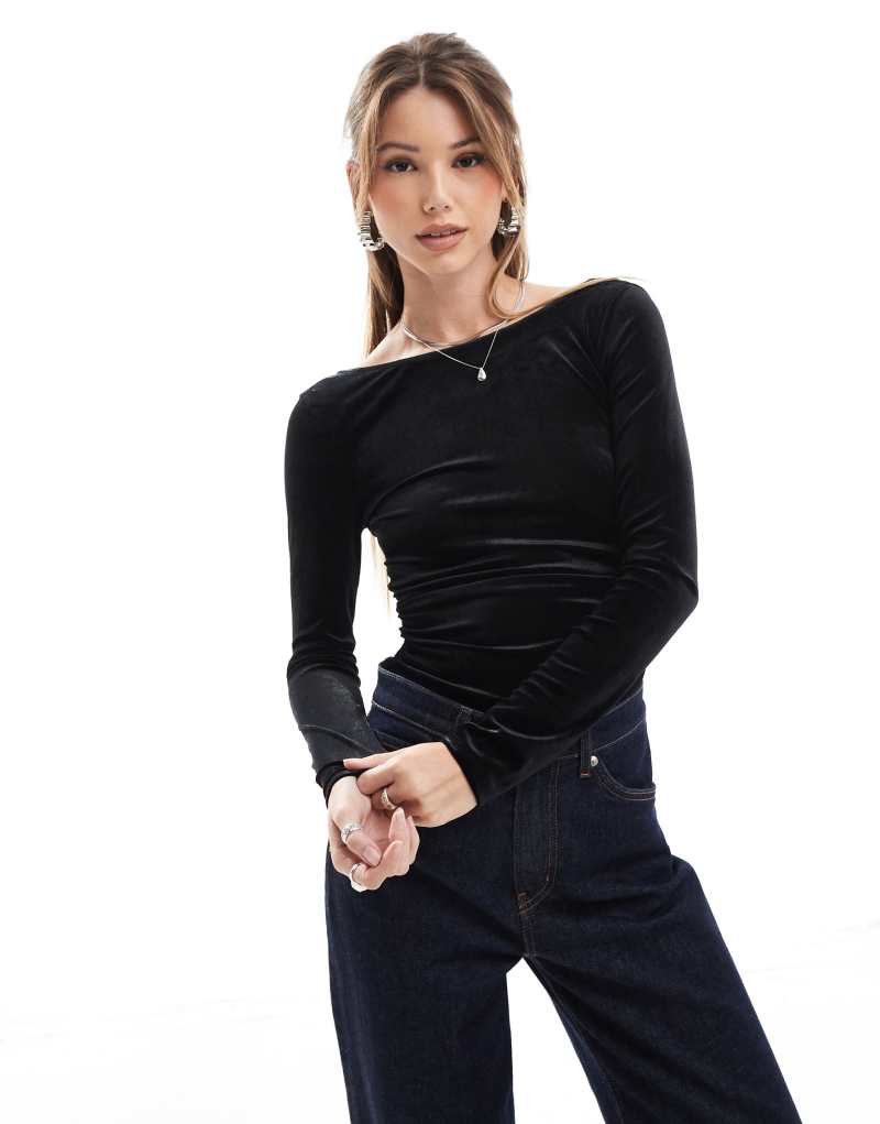 Pull&Bear long sleeved velvet bodysuit in black Pull&Bear