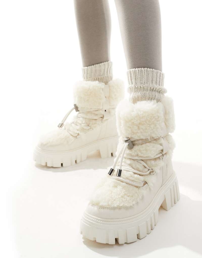 Женские Ботинки SOUTH BEACH Faux Fur Chunk Lace Up в Кремовом Цвете SOUTH BEACH