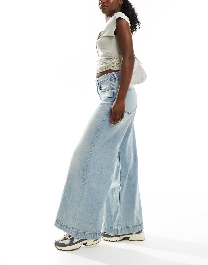 Stradivarius wide leg jeans in light wash blue Stradivarius