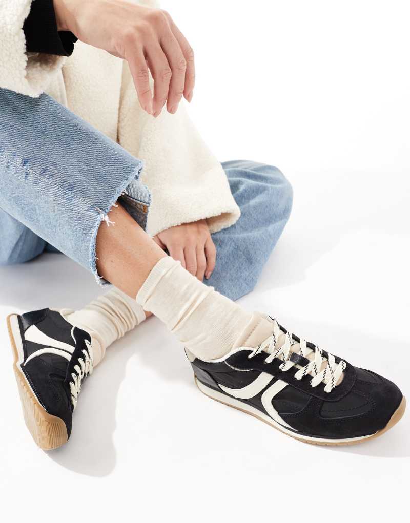 Stradivarius sneakers in black Stradivarius