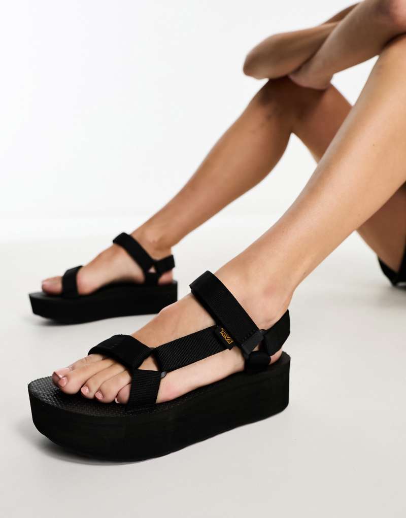 Teva flatform universal chunky sandals in black Teva