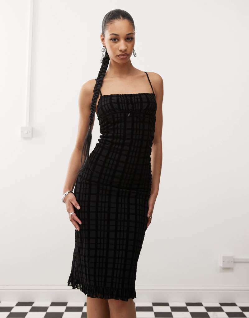 Motel nateda flocked plaid midi cami dress in black Motel