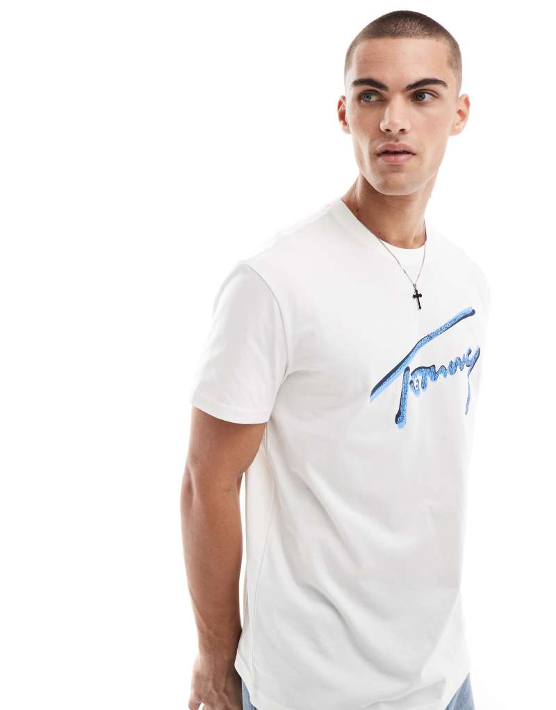 Мужская Футболка Tommy Jeans Large Logo Signature в белом цвете Tommy Jeans