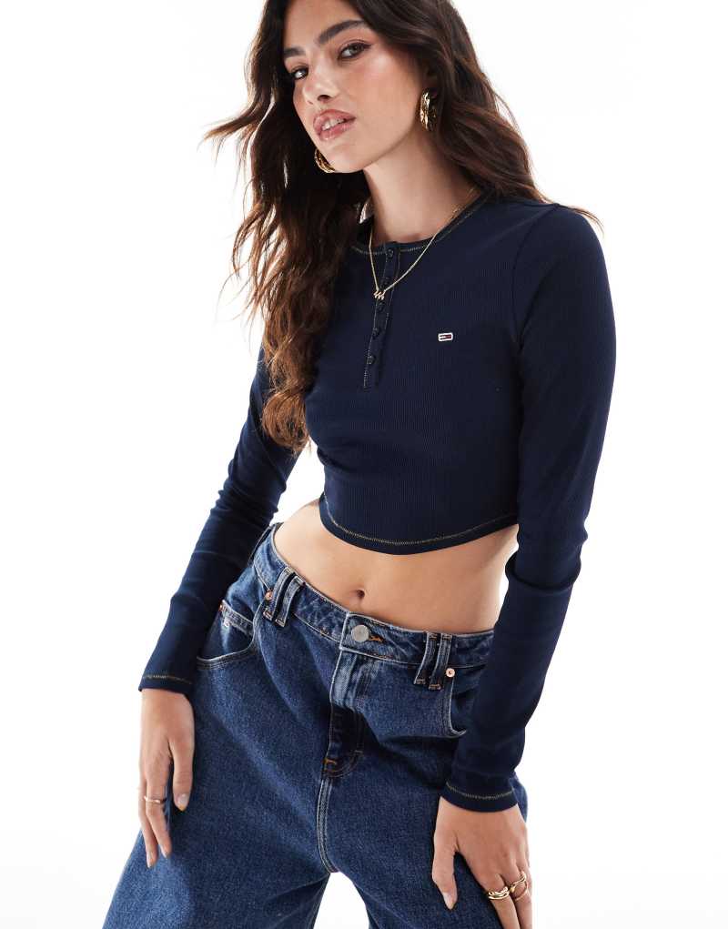 Женская Укороченная футболка Tommy Jeans Henley с длинным рукавом в цвете navy Tommy Jeans