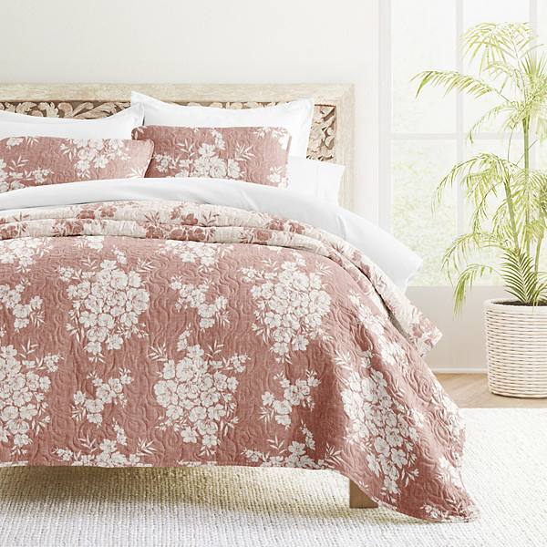 Home Collection Distressed Bouquet Reversible All Season Down-Alternative Quilt Set Home Collection