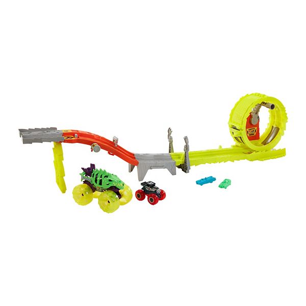 Hot Wheels Monster Trucks Power Smashers Charge & Chase Challenge Track Set Mattel