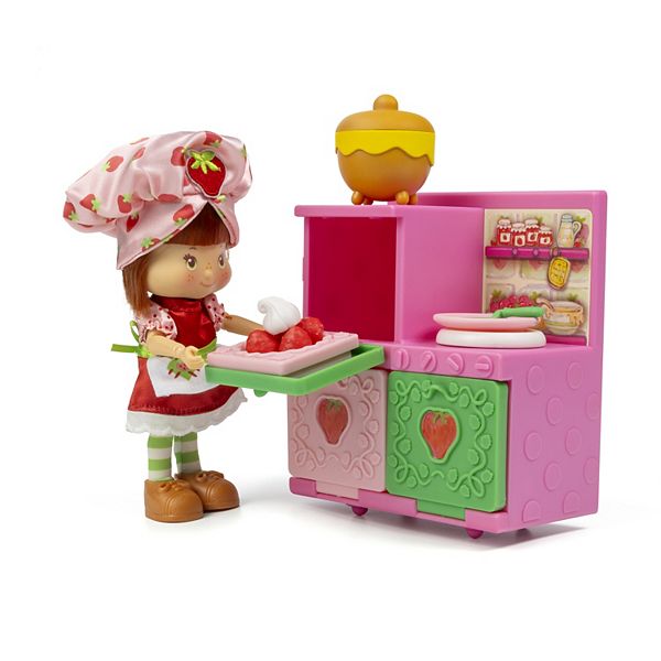 Strawberry Shortcake Doll & Berry Bake Shoppe Playset with Oven Licensed Character