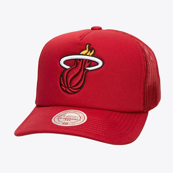 Кепка Mitchell & Ness Красная Miami Heat Core Evergreen OTC Trucker с регулируемой застежкой Mitchell & Ness