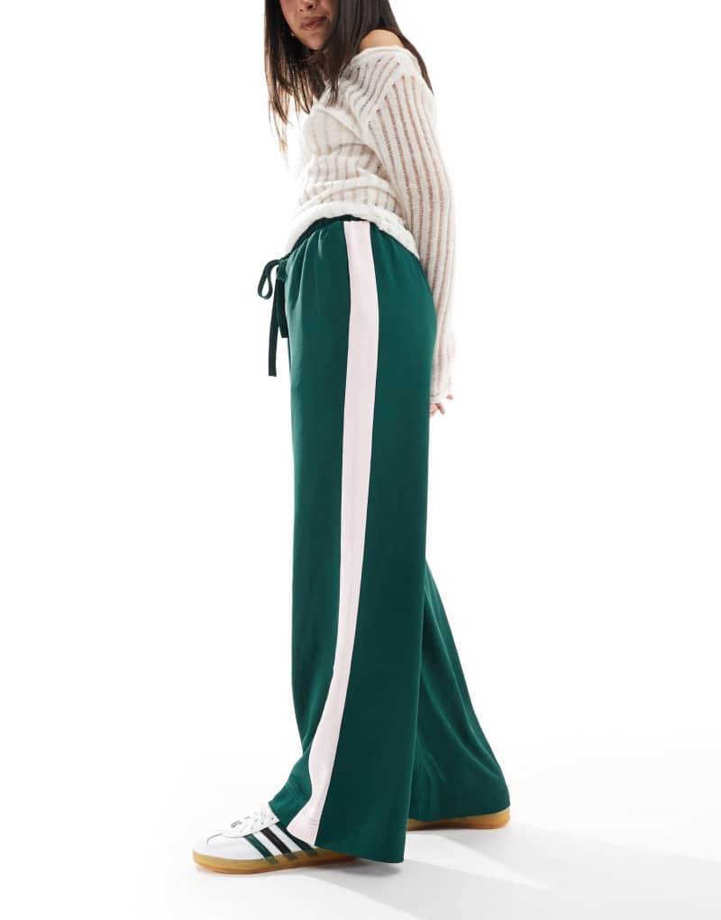 ASOS DESIGN pull on pants with contrast panel in forest green ASOS DESIGN