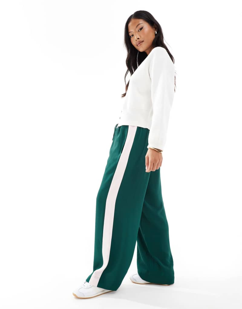 ASOS DESIGN Petite pull on pants with contrast panel in forest green ASOS DESIGN