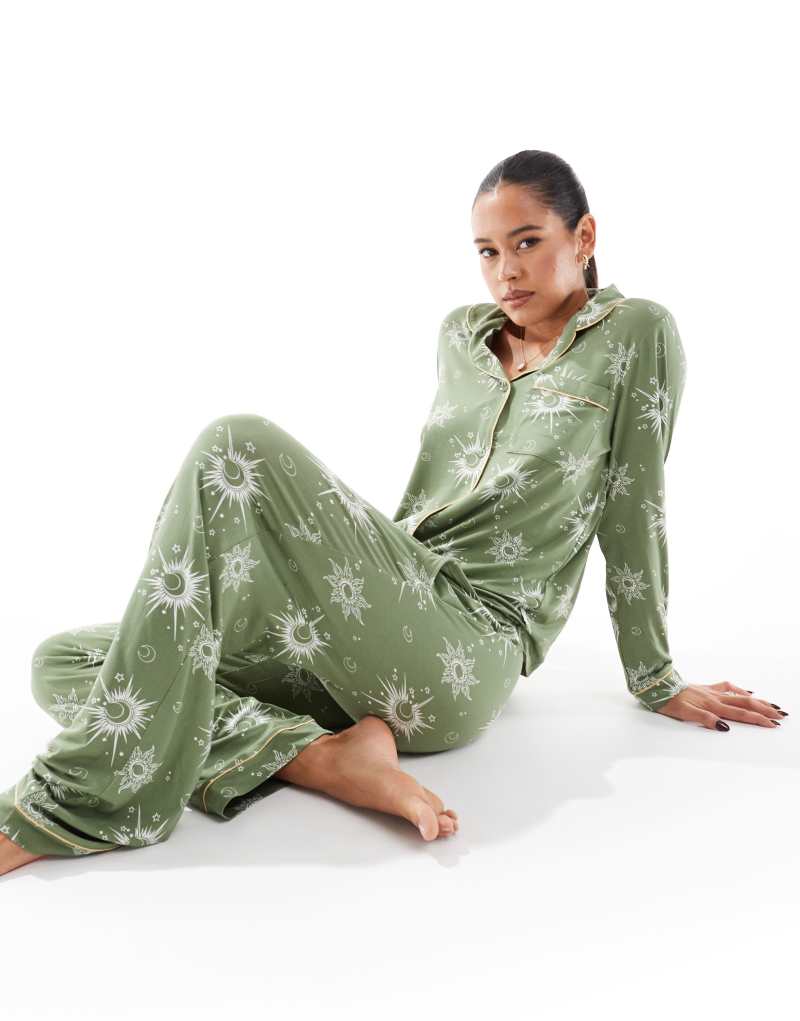 Chelsea Peers poly gold celstial print long sleeve revere and pants pajama set in green Chelsea Peers