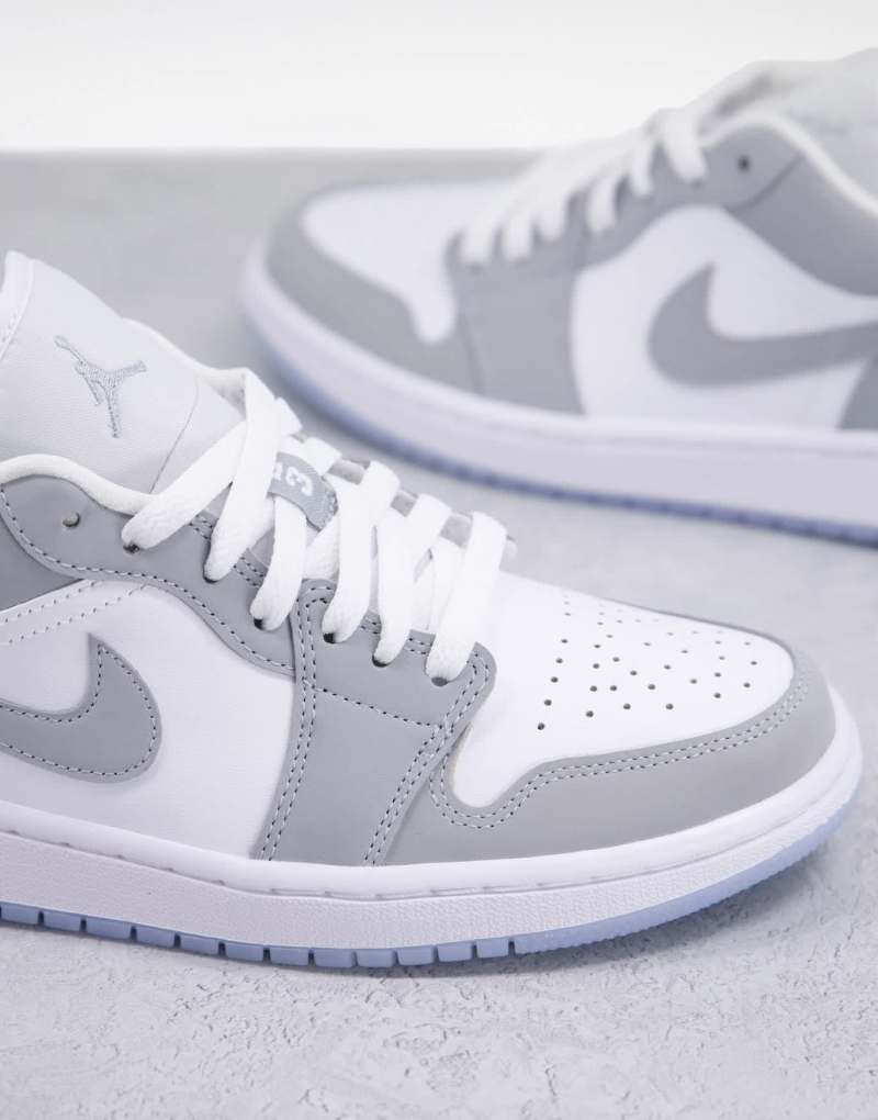 Кроссовки Nike Air Jordan 1 Low белые и серые с амортизацией Max Air Jordan