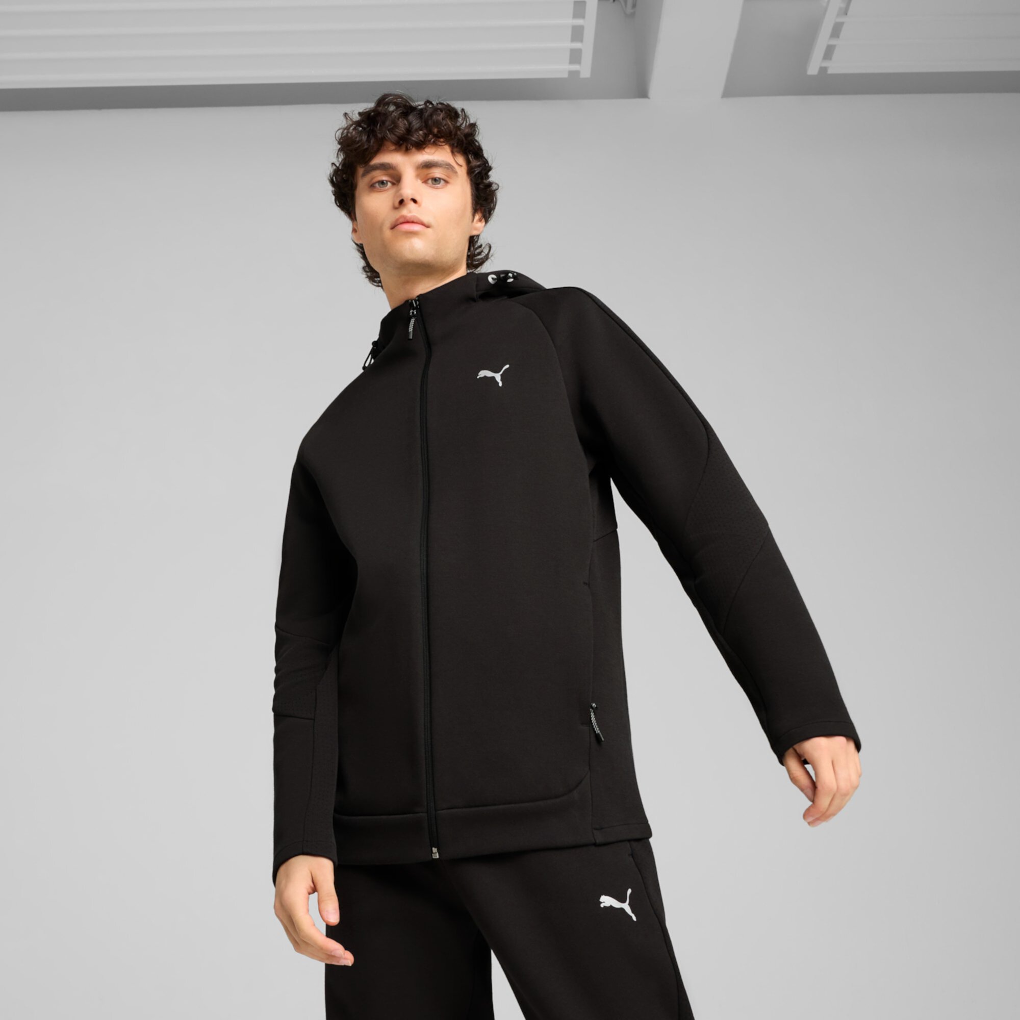 Пуховик с полным замком EVOSTRIPE от Puma с технологией dryCELL и карманами Puma