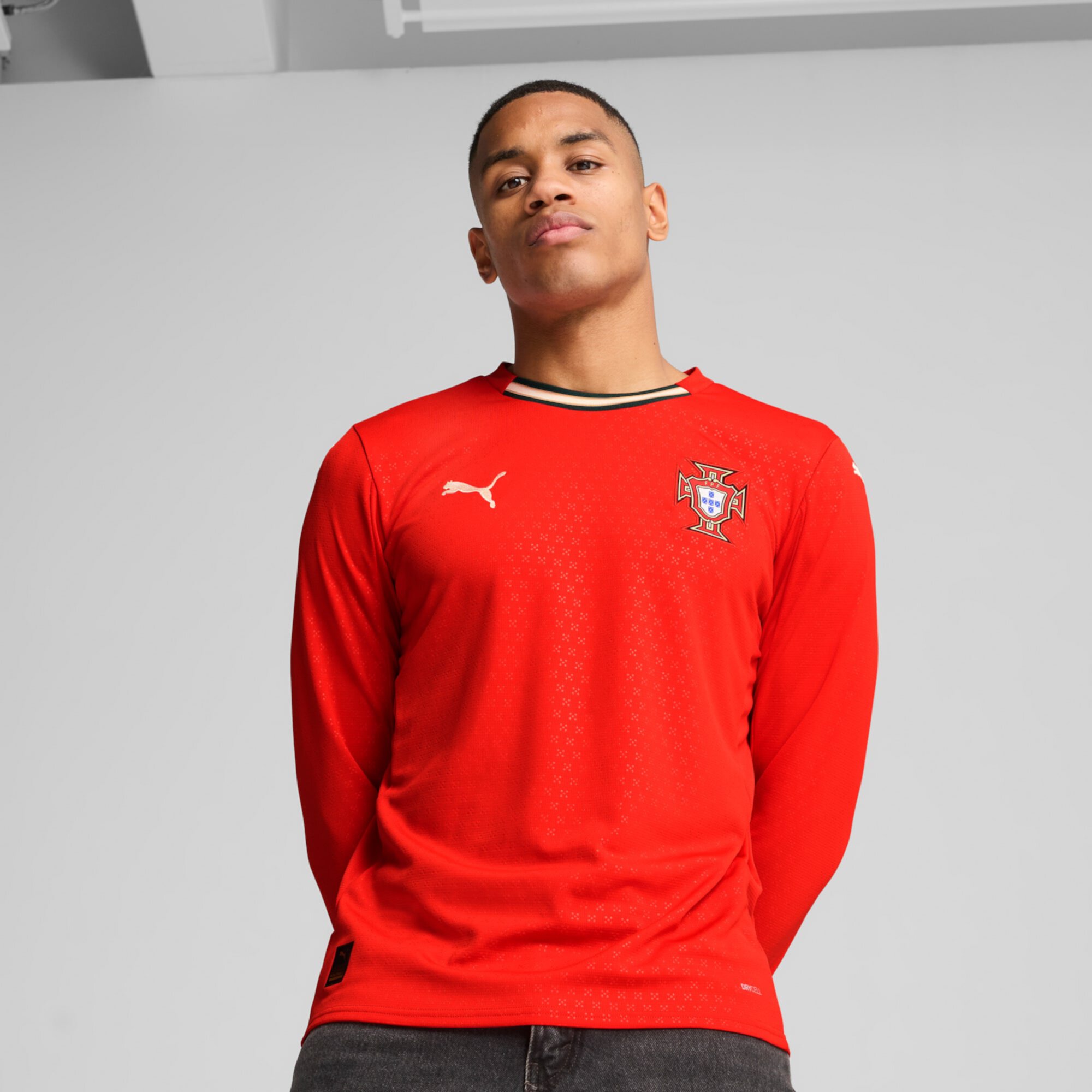 Мужская футболка Puma Portugal '25 Home Replica с длинными рукавами для фанатов Puma