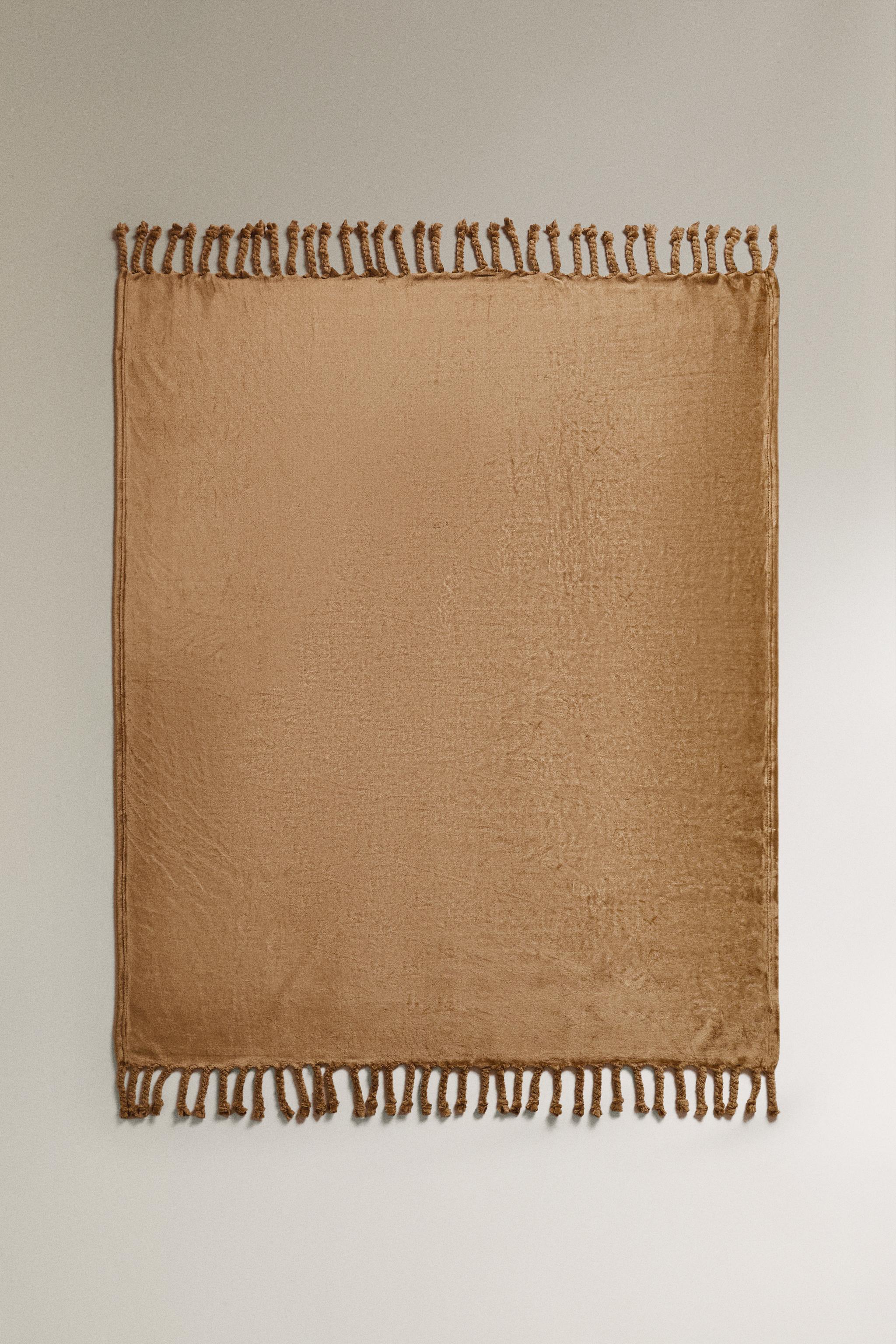 FLEECE BLANKET WITH FRINGING Zara Home