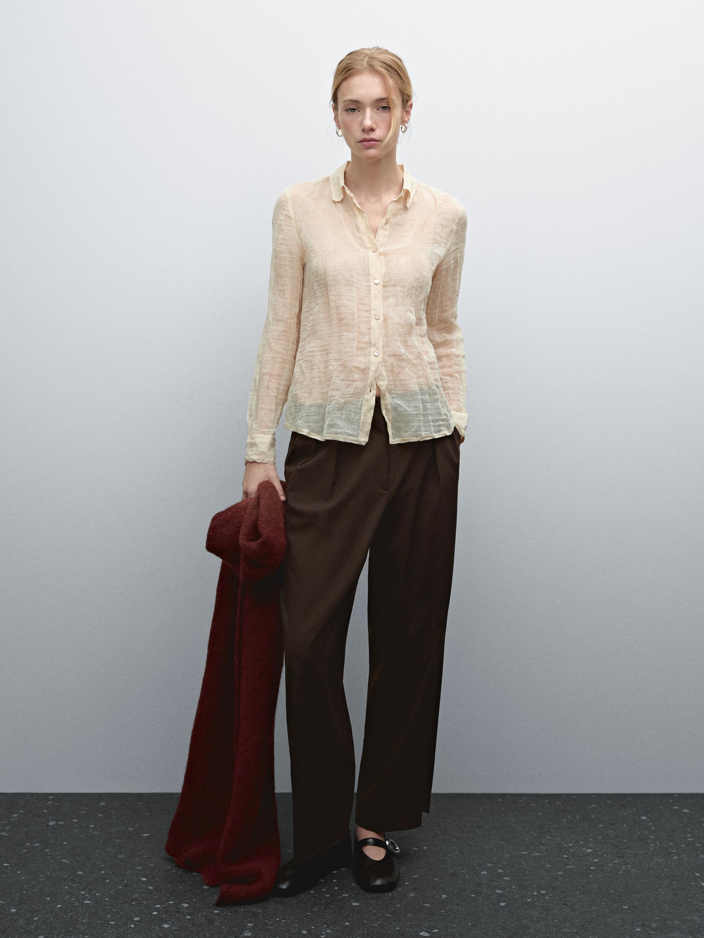 Pleated trousers with a clean design Massimo Dutti