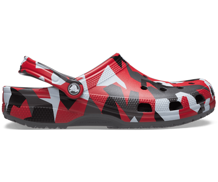 Классические кроксы Crocs Geo Camo с цифровым камуфляжем и легкой конструкцией Crocs