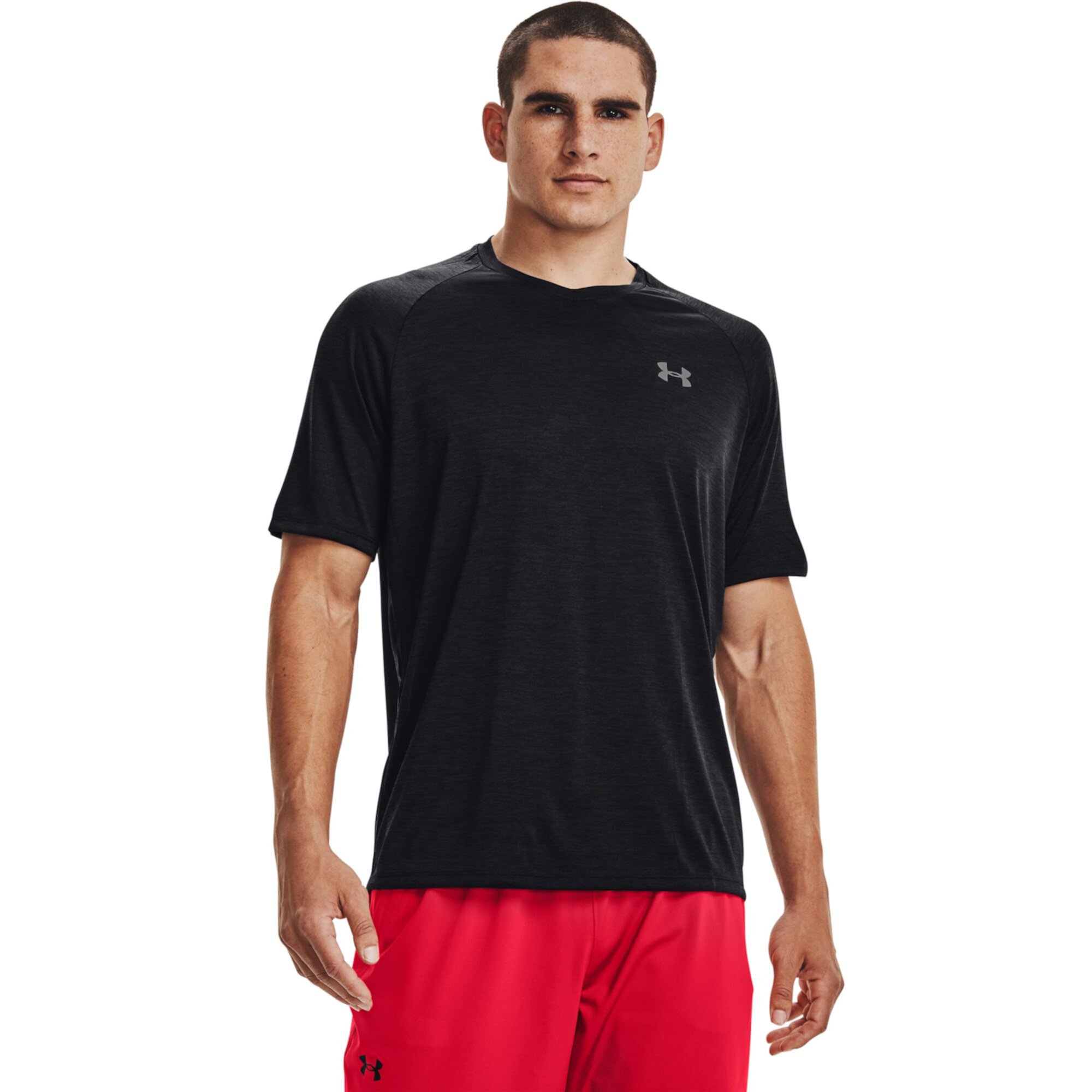 Футболка Big & Tall UA Tech V-Neck от Under Armour с влаговыводящими свойствами и свободным кроем. Under Armour