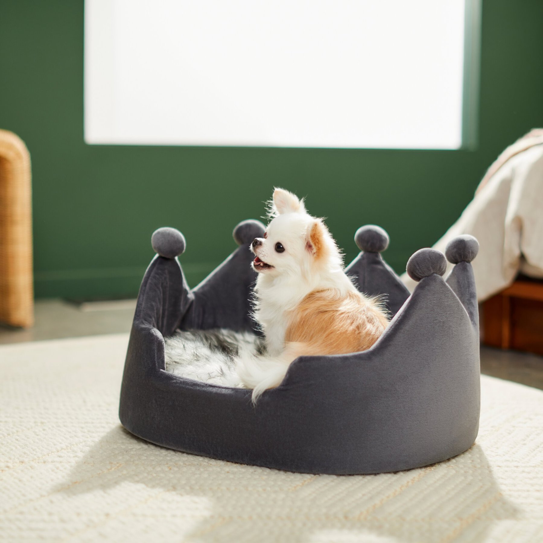 Frisco Faux Fur Crown Cat & Dog Bed Frisco