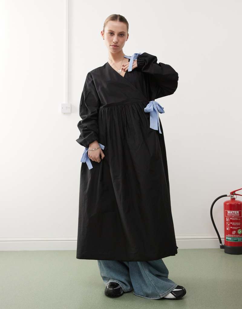 COLLUSION oversized wrap maxi smock dress with contrast gingham ties in black Collusion