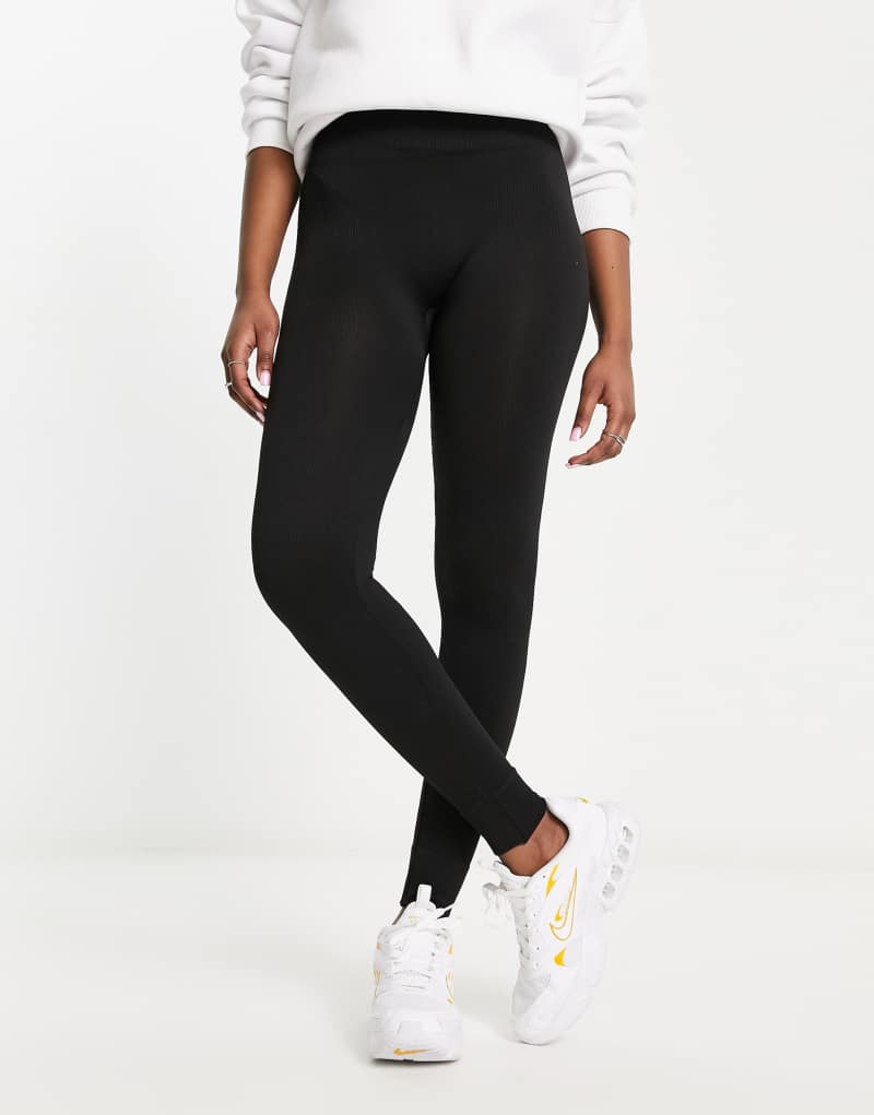 Only high waisted seamless leggings in black  Only