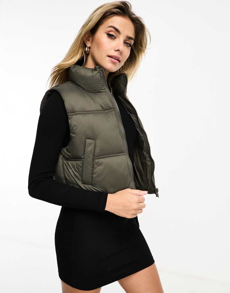 Pull&Bear cropped padded nylon vest with zip detail in taupe Pull&Bear