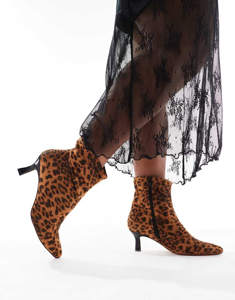 Yours pointed ankle boots in leopard Yours