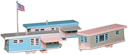 Bachmann Trains - PLASTICVILLE U.S.A. BUILDINGS – CLASSIC KITS - TRAILER PARK - 3 TRAILERS & FLAG POLE w/FLAG - O Scale Bachmann