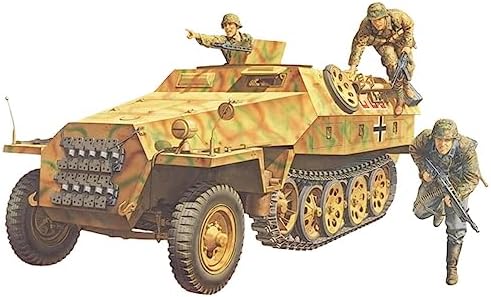 Модель Tamiya SdKfz 251/1 Ausf D Hanomag в масштабе 1/35 - подвижные передние колеса и детализированные гибкие гусеницы Tamiya