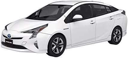 Aoshima 54161 Toyota Prius (Super White II) 1/32 scale pre-painted Aoshima