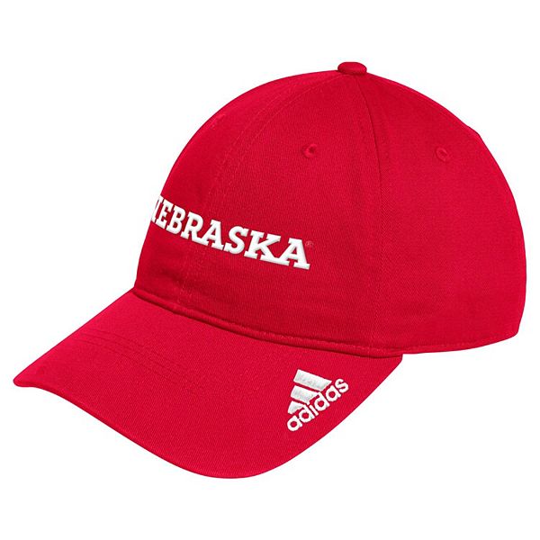 Регулируемая шляпа Slouch Nebraska Huskers с вышивкой логотипа, из комфортного и дышащего переработанного полиэстера Adidas