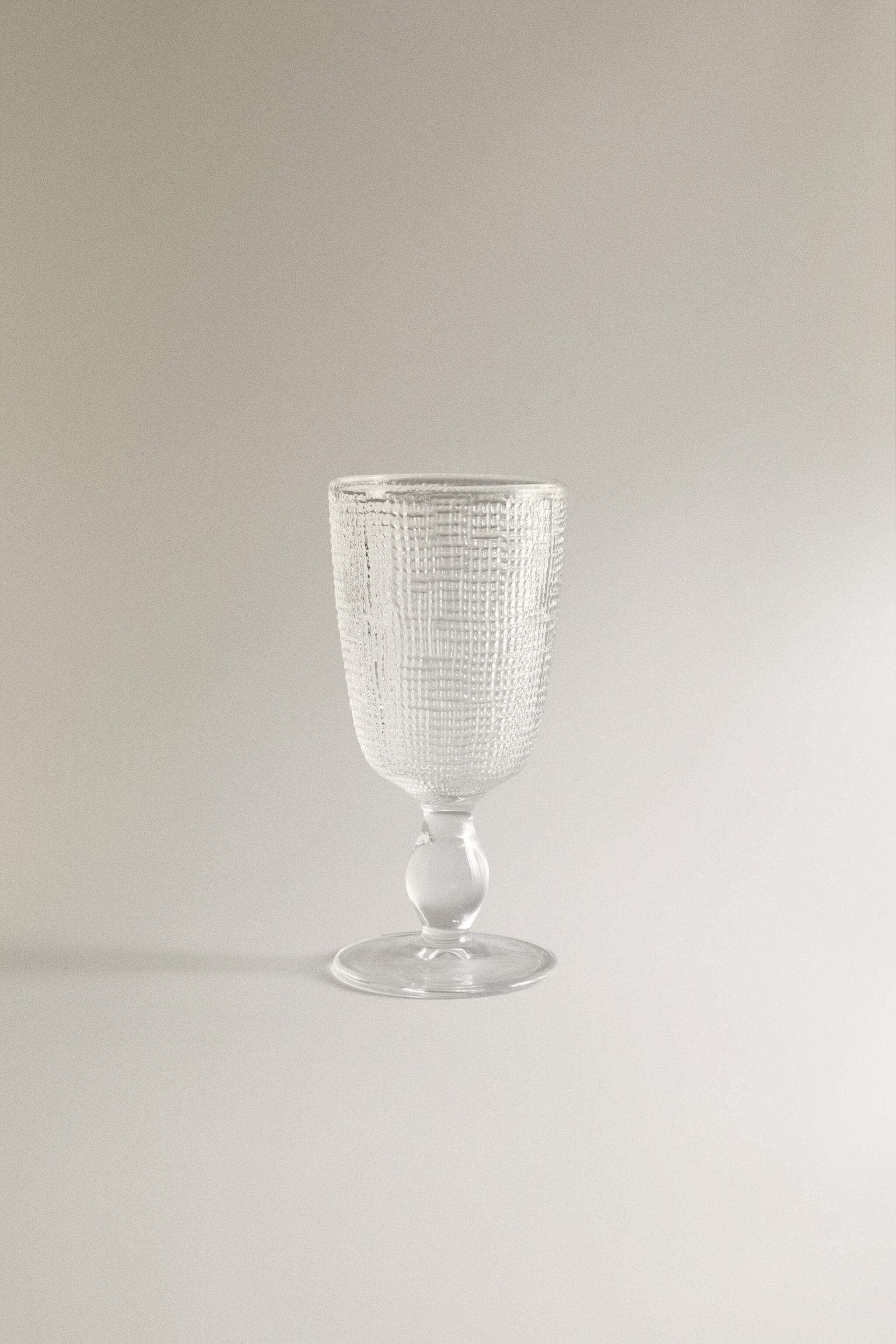 RAISED DESIGN WINE GLASS Zara Home