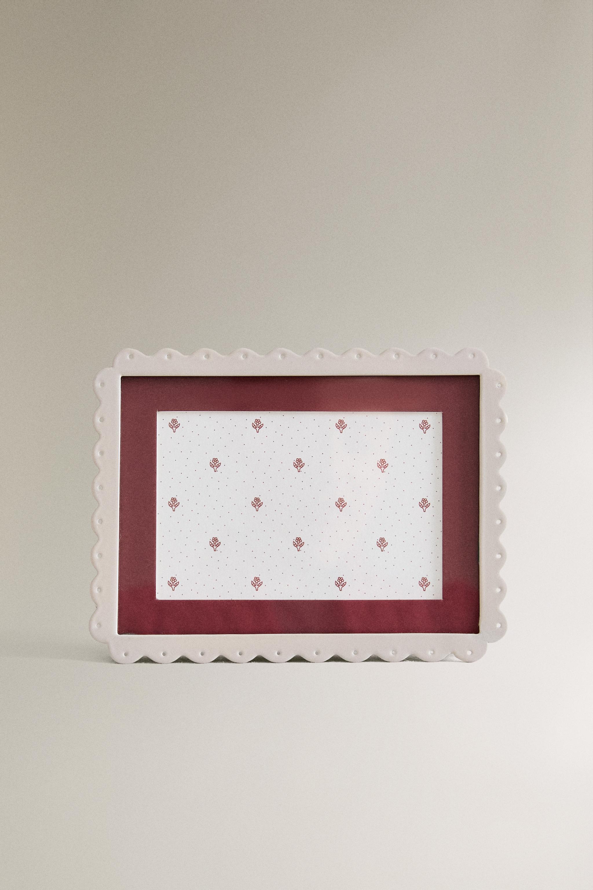 CHILDREN’S METAL PICTURE FRAME WITH WAVY EDGE Zara Home